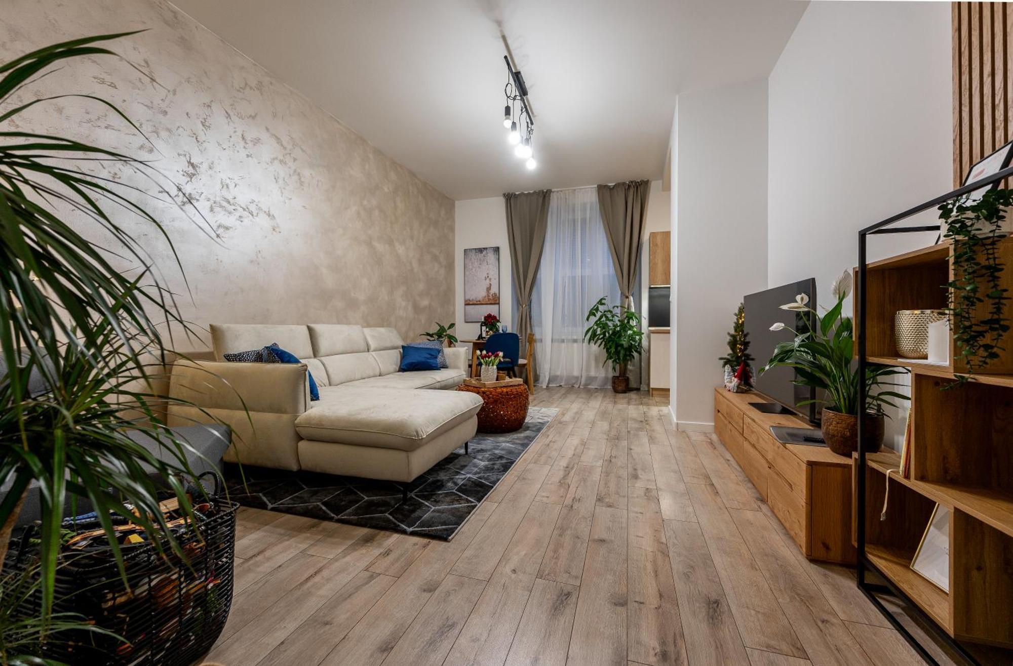 Garbo 3 Bedroom Centrum Very New Apartment *